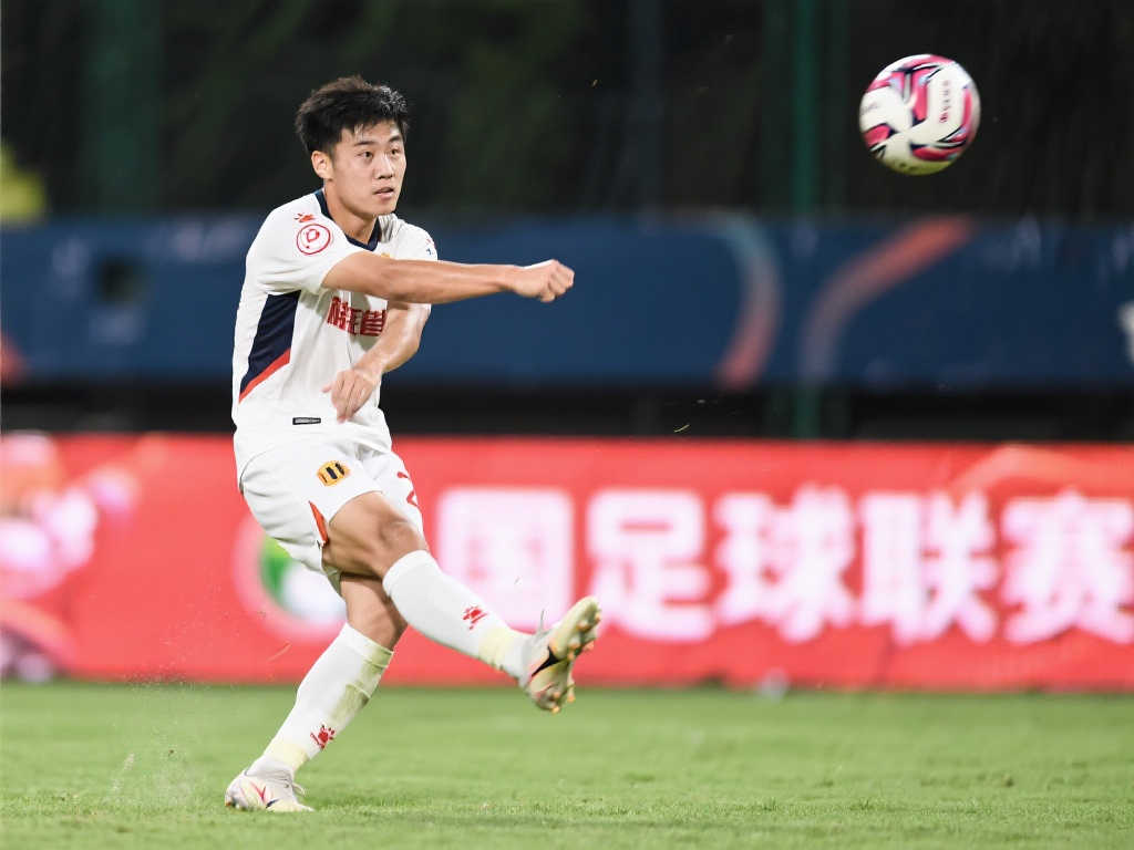 许多球迷和 许多球迷和